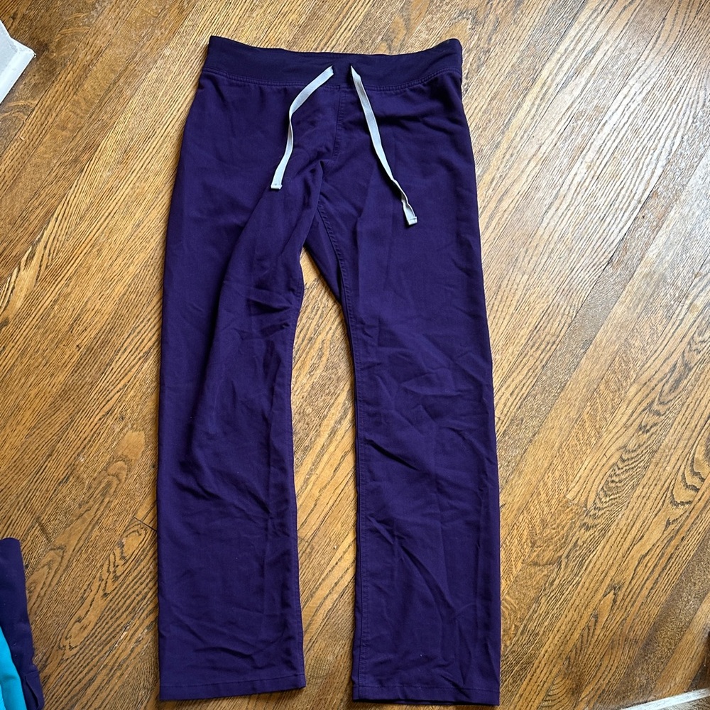 Figs straight leg scrub pants XS purple